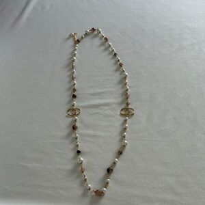 Elegant Pearl and Gold Necklace